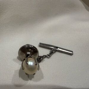 Source Unknown Silver and Pearl Tie Accessory